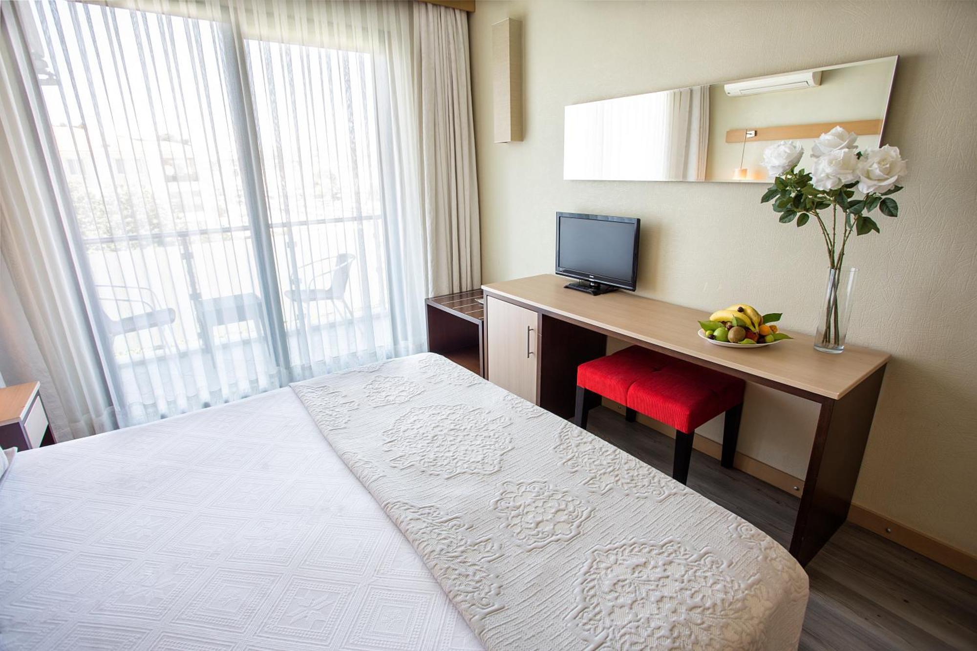 Cilek Marina Otel Çeşme Luaran gambar