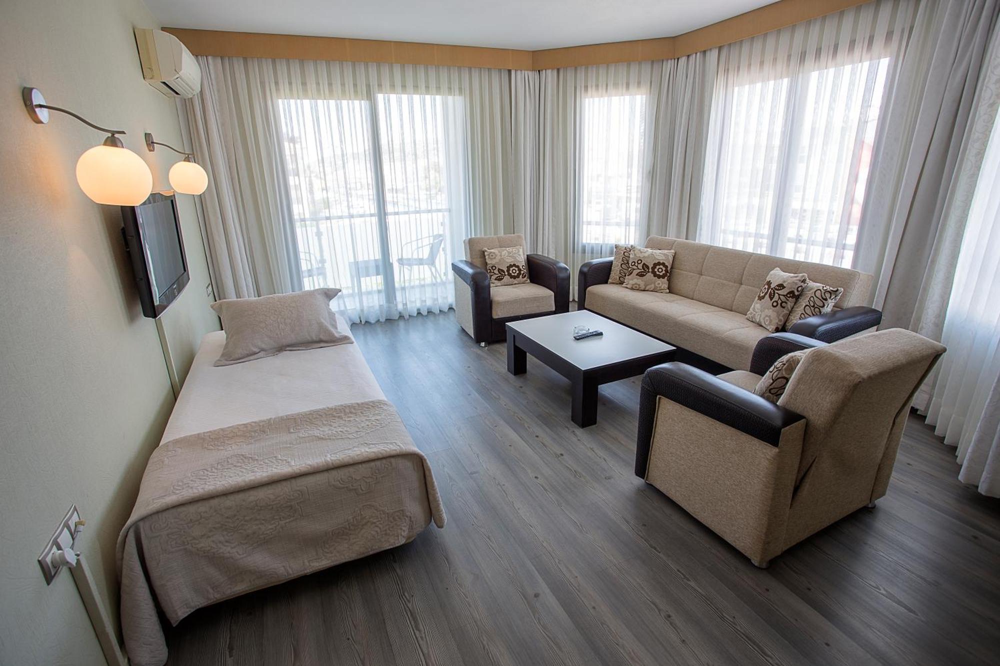 Cilek Marina Otel Çeşme Luaran gambar